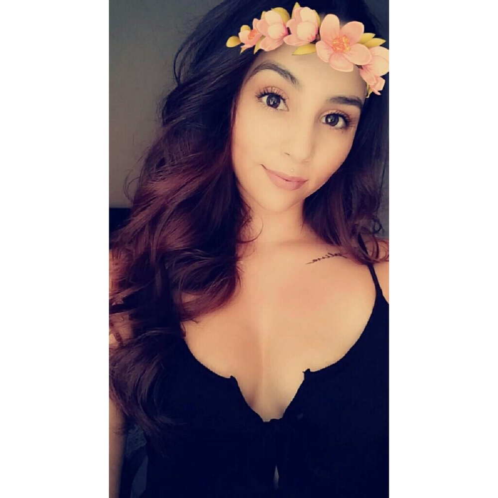 Meet your Posher, Dahliaa